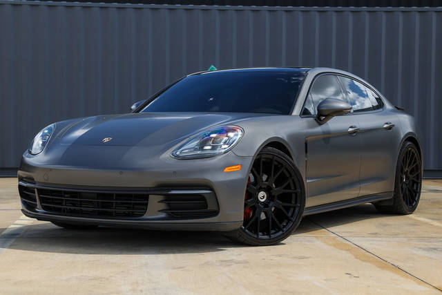 2018 Porsche Panamera 4 AWD photo