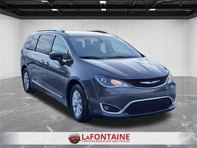 2018 Chrysler Pacifica Minivan Touring L Plus FWD photo