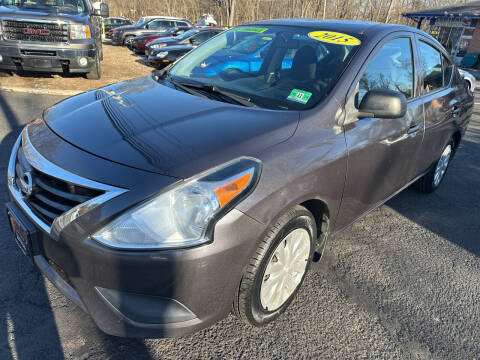 2015 Nissan Versa S Plus FWD photo