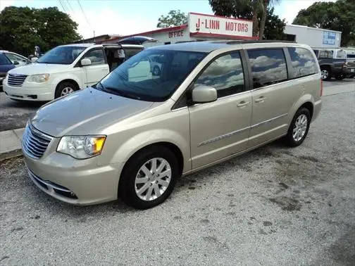 2016 Chrysler Town and Country Touring FWD photo