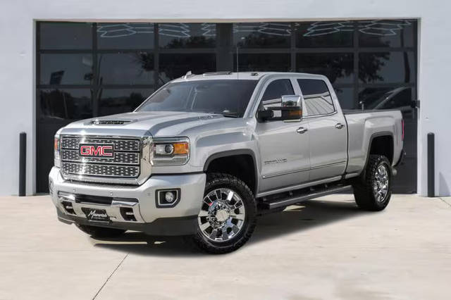 2018 GMC Sierra 2500HD Denali 4WD photo