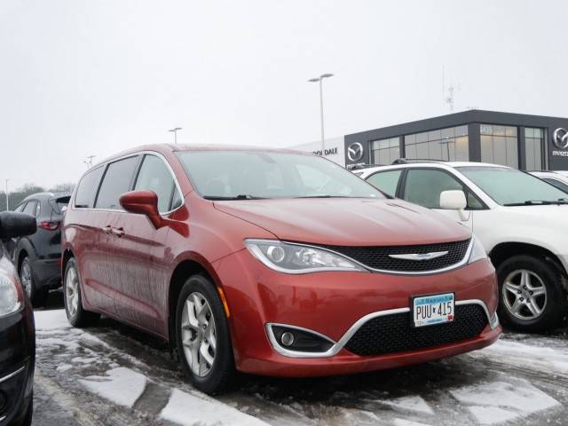 2018 Chrysler Pacifica Minivan Touring Plus FWD photo