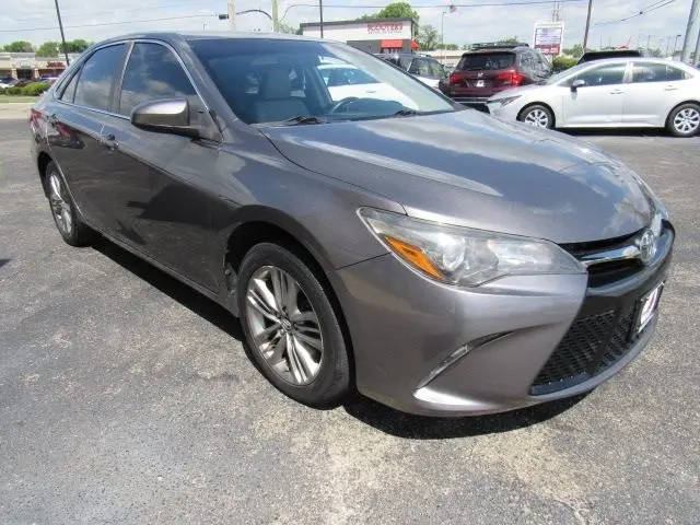2017 Toyota Camry SE FWD photo