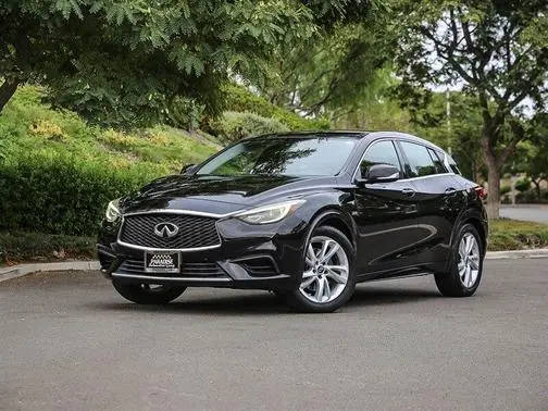 2017 Infiniti QX30 Luxury FWD photo