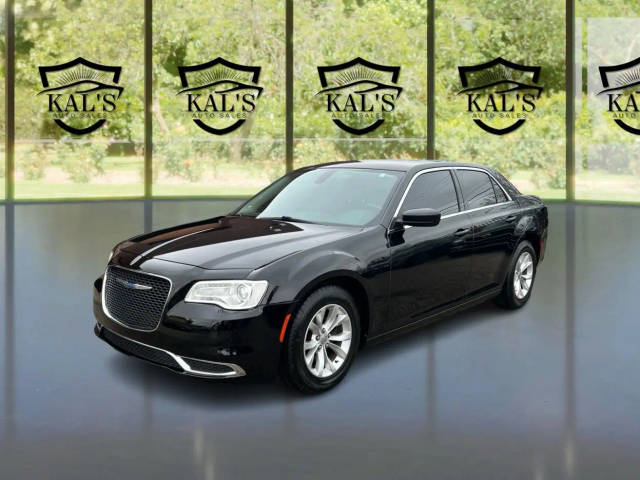 2018 Chrysler 300 Touring RWD photo