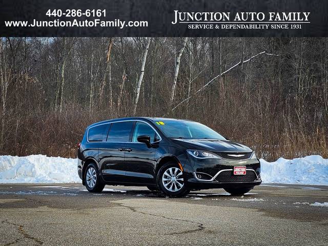 2018 Chrysler Pacifica Minivan Touring Plus FWD photo