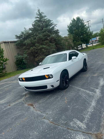 2018 Dodge Challenger SXT Plus RWD photo