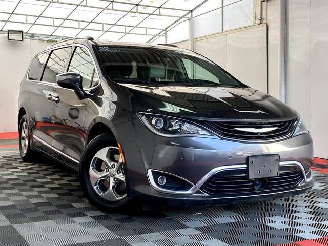 2018 Chrysler Pacifica Minivan Hybrid Limited FWD photo