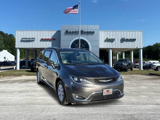 2018 Chrysler Pacifica Minivan Touring L FWD photo