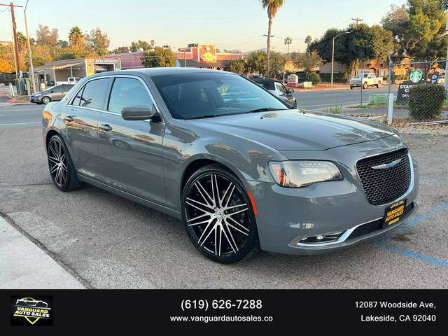 2018 Chrysler 300 Touring RWD photo