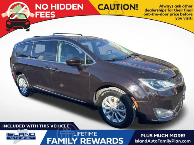2018 Chrysler Pacifica Minivan Touring L FWD photo
