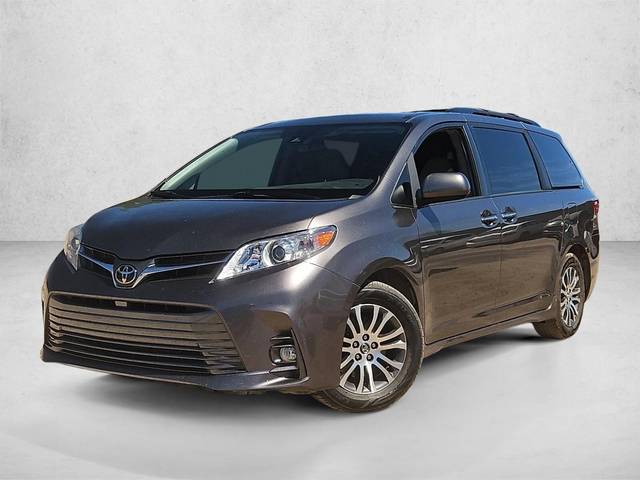 2018 Toyota Sienna XLE FWD photo