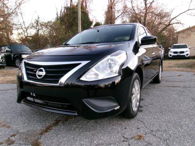2016 Nissan Versa SV FWD photo