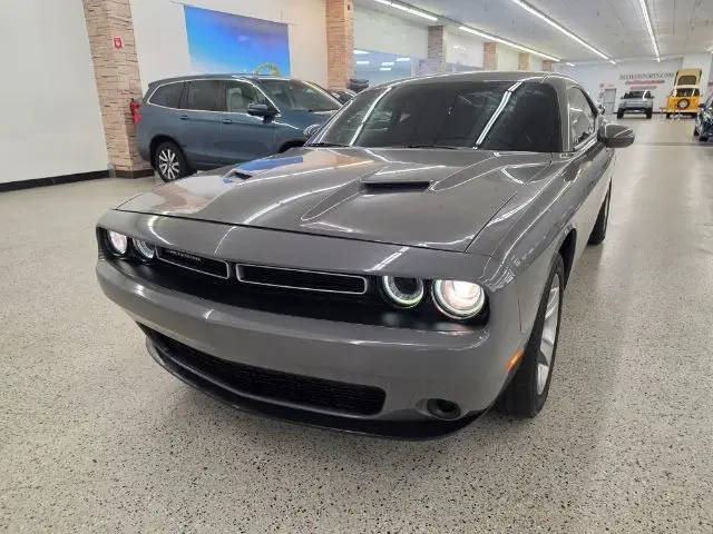 2018 Dodge Challenger SXT RWD photo