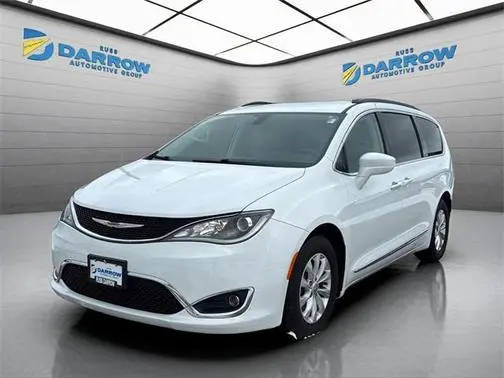 2017 Chrysler Pacifica Minivan Touring-L FWD photo