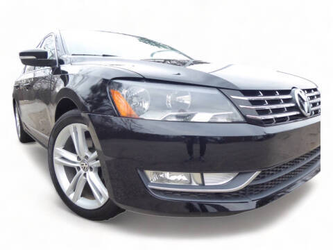 2015 Volkswagen Passat 1.8T SE w/Sunroof & Nav FWD photo