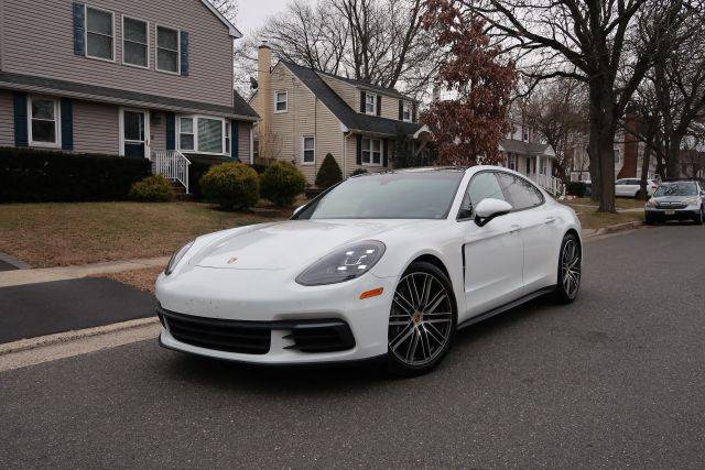 2018 Porsche Panamera 4 AWD photo