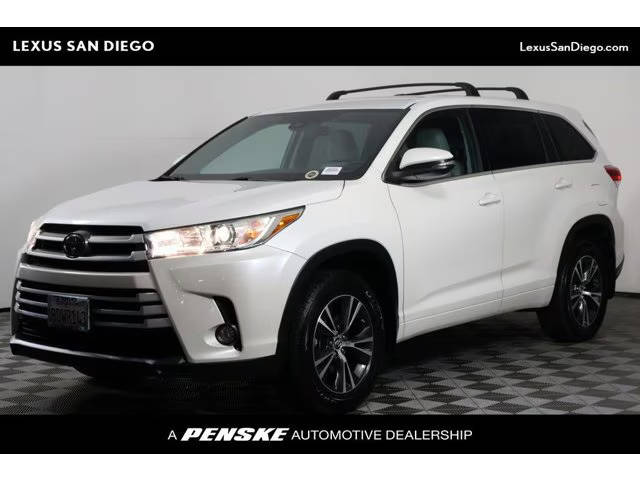 2018 Toyota Highlander LE Plus AWD photo