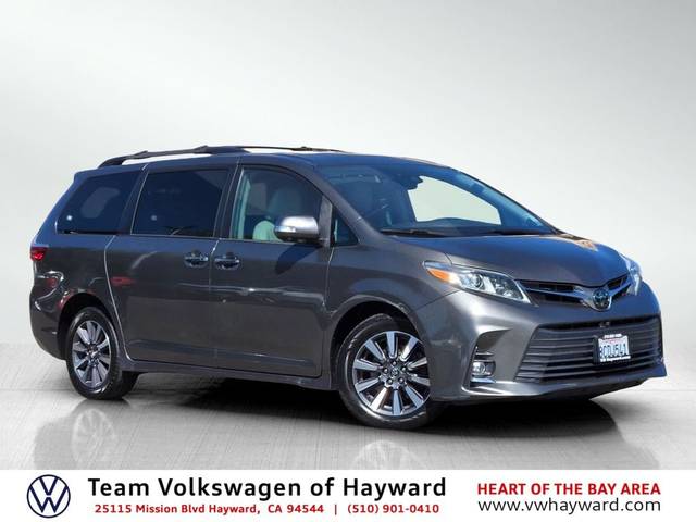 2018 Toyota Sienna Limited Premium AWD photo