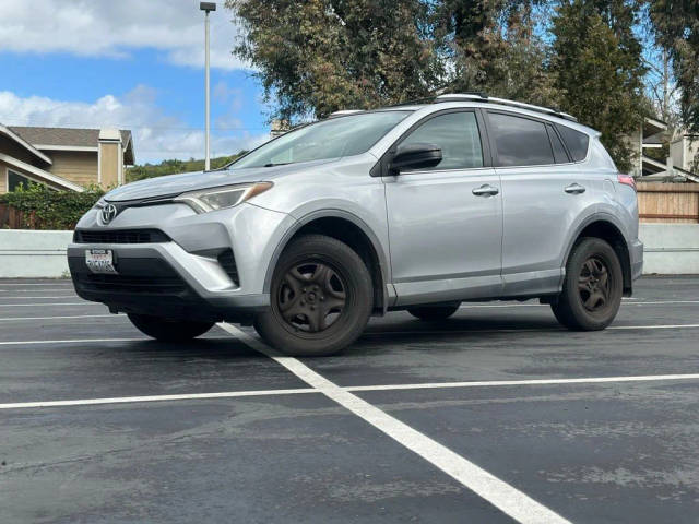 2016 Toyota RAV4 LE FWD photo