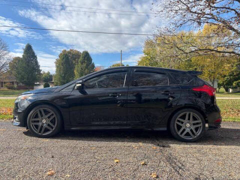 2018 Ford Focus ST FWD photo