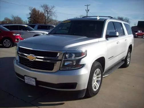 2017 Chevrolet Suburban LT 4WD photo