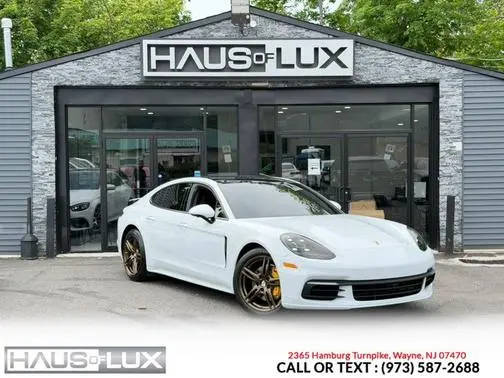 2018 Porsche Panamera 4 AWD photo