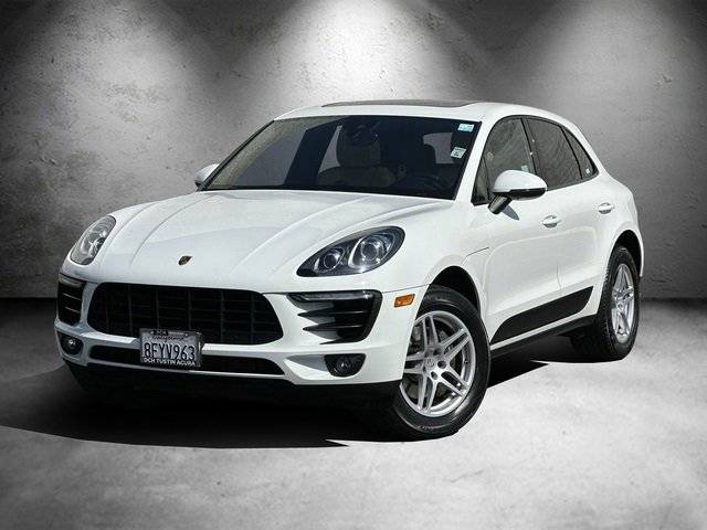 2018 Porsche Macan  AWD photo