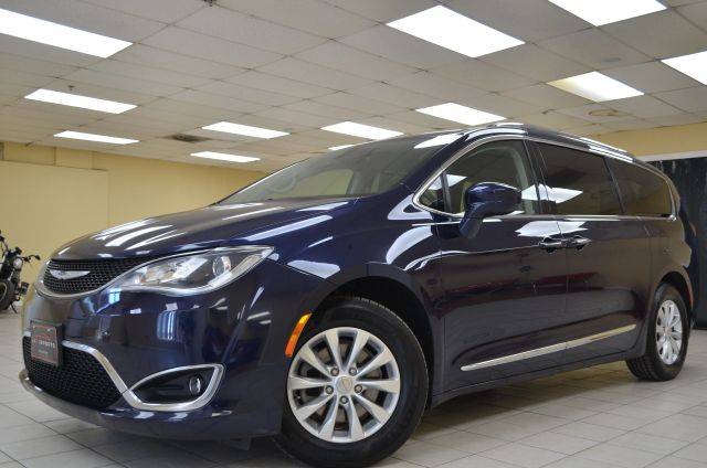2018 Chrysler Pacifica Minivan Touring L FWD photo
