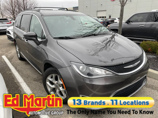 2017 Chrysler Pacifica Minivan Touring-L FWD photo