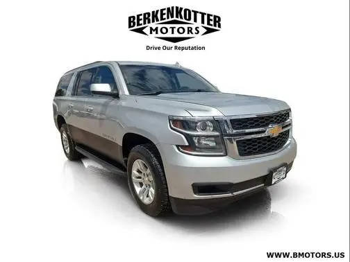 2017 Chevrolet Suburban LT 4WD photo