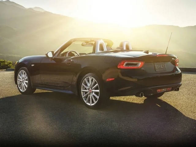 2018 FIAT 124 Spider Lusso Red Top Edition RWD photo