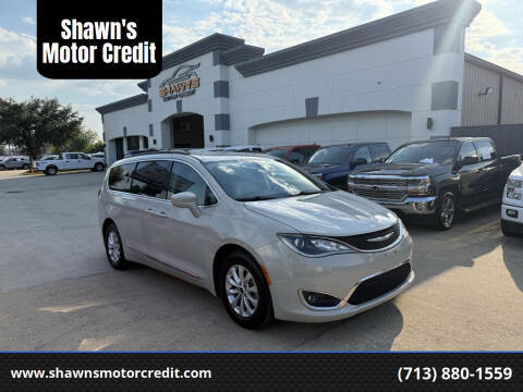 2017 Chrysler Pacifica Minivan Touring-L FWD photo