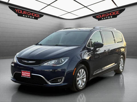 2018 Chrysler Pacifica Minivan Touring L FWD photo