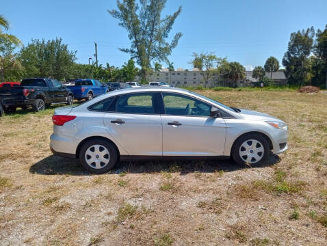 2018 Ford Focus S FWD photo