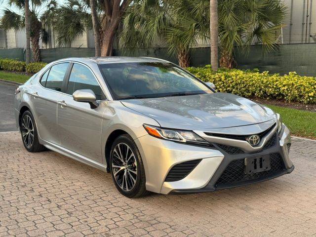 2018 Toyota Camry SE FWD photo