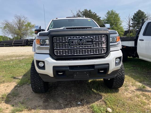 2018 GMC Sierra 2500HD Denali 4WD photo