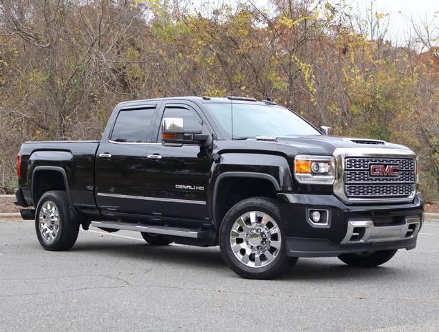 2018 GMC Sierra 2500HD Denali 4WD photo