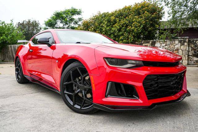 2018 Chevrolet Camaro 1LT RWD photo