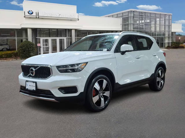 2019 Volvo XC40 Momentum AWD photo