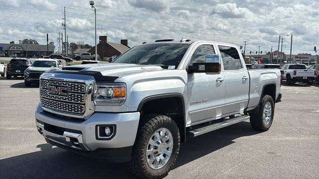 2018 GMC Sierra 2500HD Denali 4WD photo