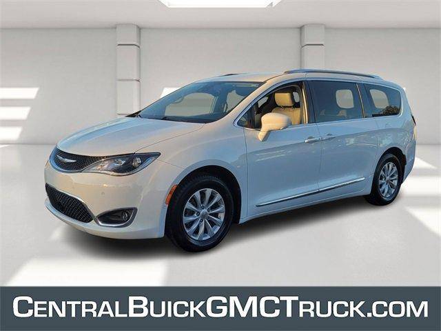 2018 Chrysler Pacifica Minivan Touring L FWD photo