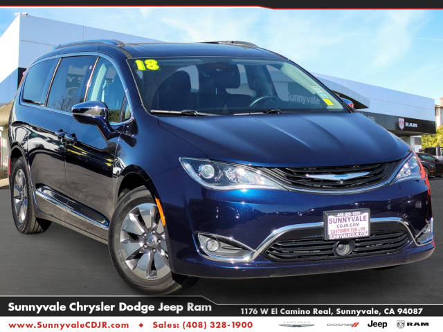 2018 Chrysler Pacifica Minivan Hybrid Limited FWD photo