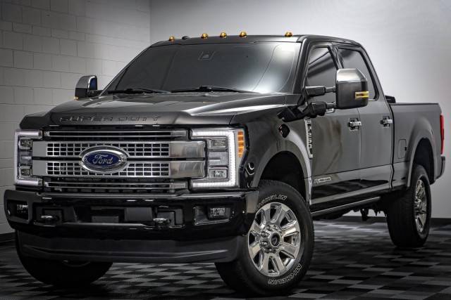 2018 Ford F-250 Super Duty Platinum 4WD photo