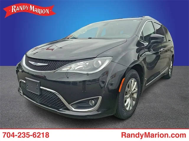 2018 Chrysler Pacifica Minivan Touring L FWD photo