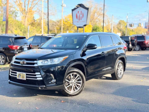 2017 Toyota Highlander XLE AWD photo