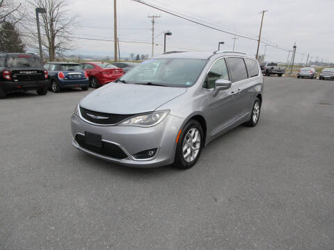 2018 Chrysler Pacifica Minivan Touring L Plus FWD photo