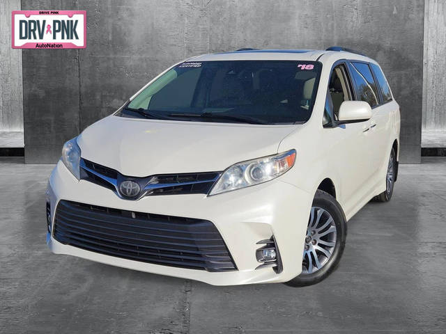 2018 Toyota Sienna XLE FWD photo