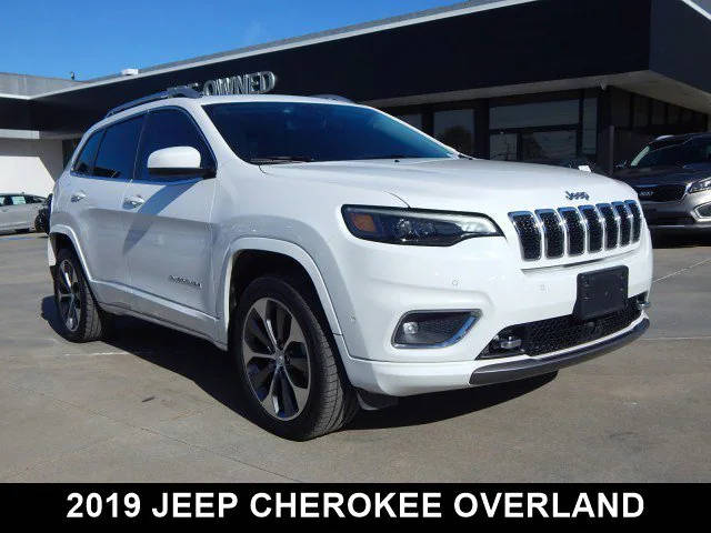 2019 Jeep Cherokee Overland 4WD photo