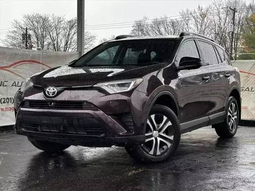 2018 Toyota RAV4 LE AWD photo